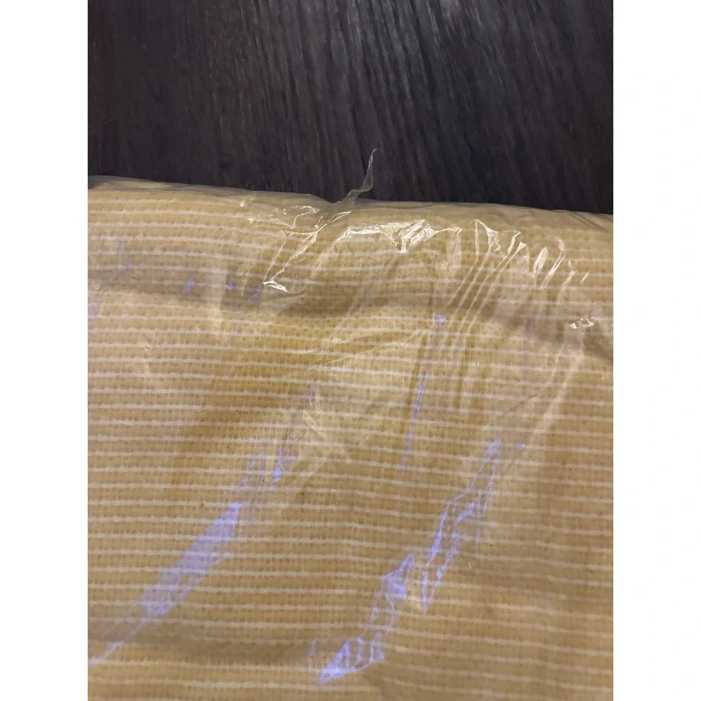 Beacon 100% poly Thermal Blanket NEW 72 x 90